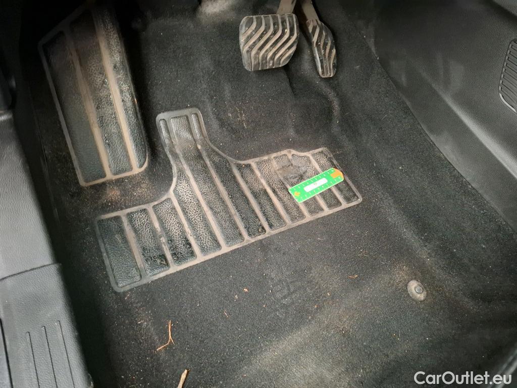  Renault  Captur  / 2019 / 5P / SUV Business TCe 140 EDC FAP -21 / VENTE SANS CG #14