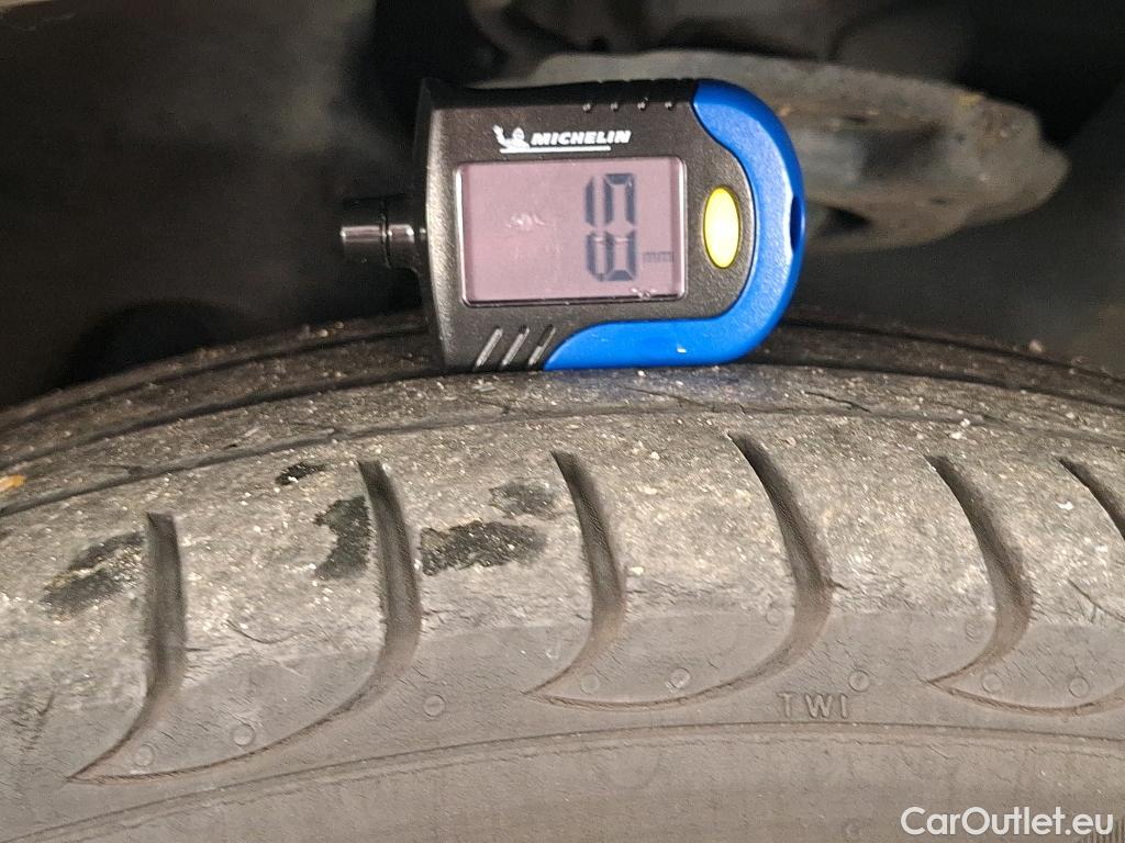  Renault  Captur  / 2019 / 5P / SUV Business TCe 140 EDC FAP -21 / VENTE SANS CG #11