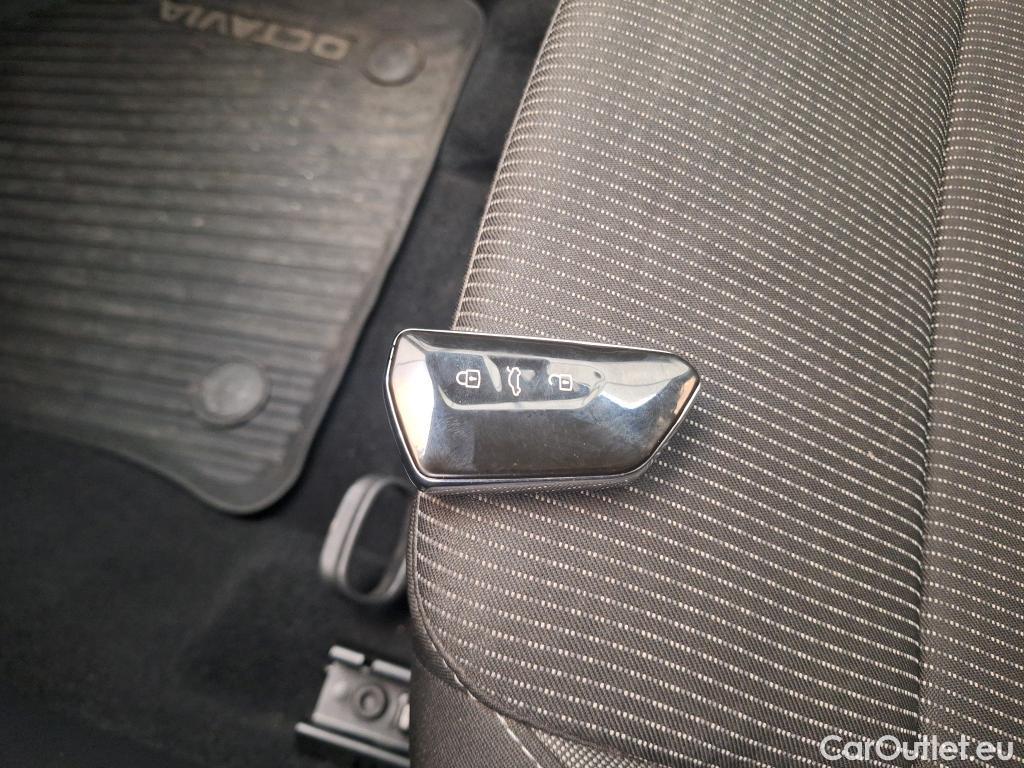  Skoda  Octavia 2.0 TDI 150CP Ambition DSG #8