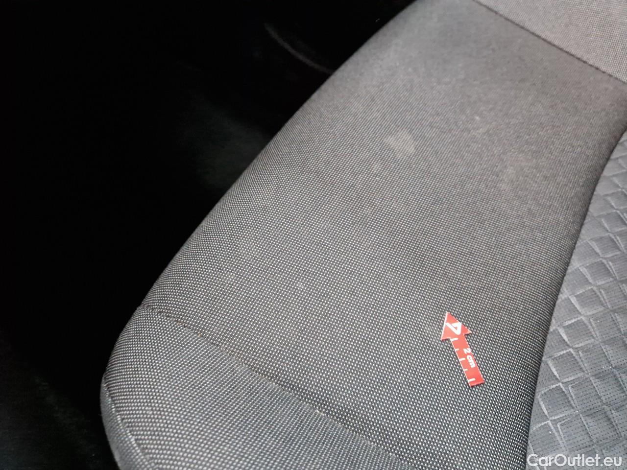  Toyota  C-HR 1.8 HSD C-enter #25