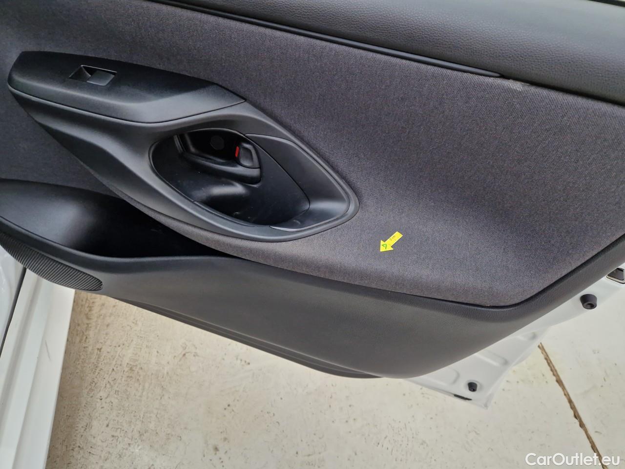  Toyota  Yaris 1.5 Hybrid Eco HYB Auto #64