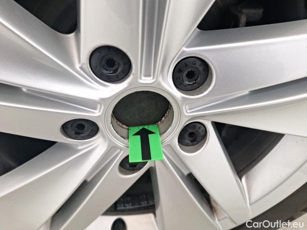  Volkswagen  Golf  1.5 eTSI ACT DSG mild hybrid Life #24