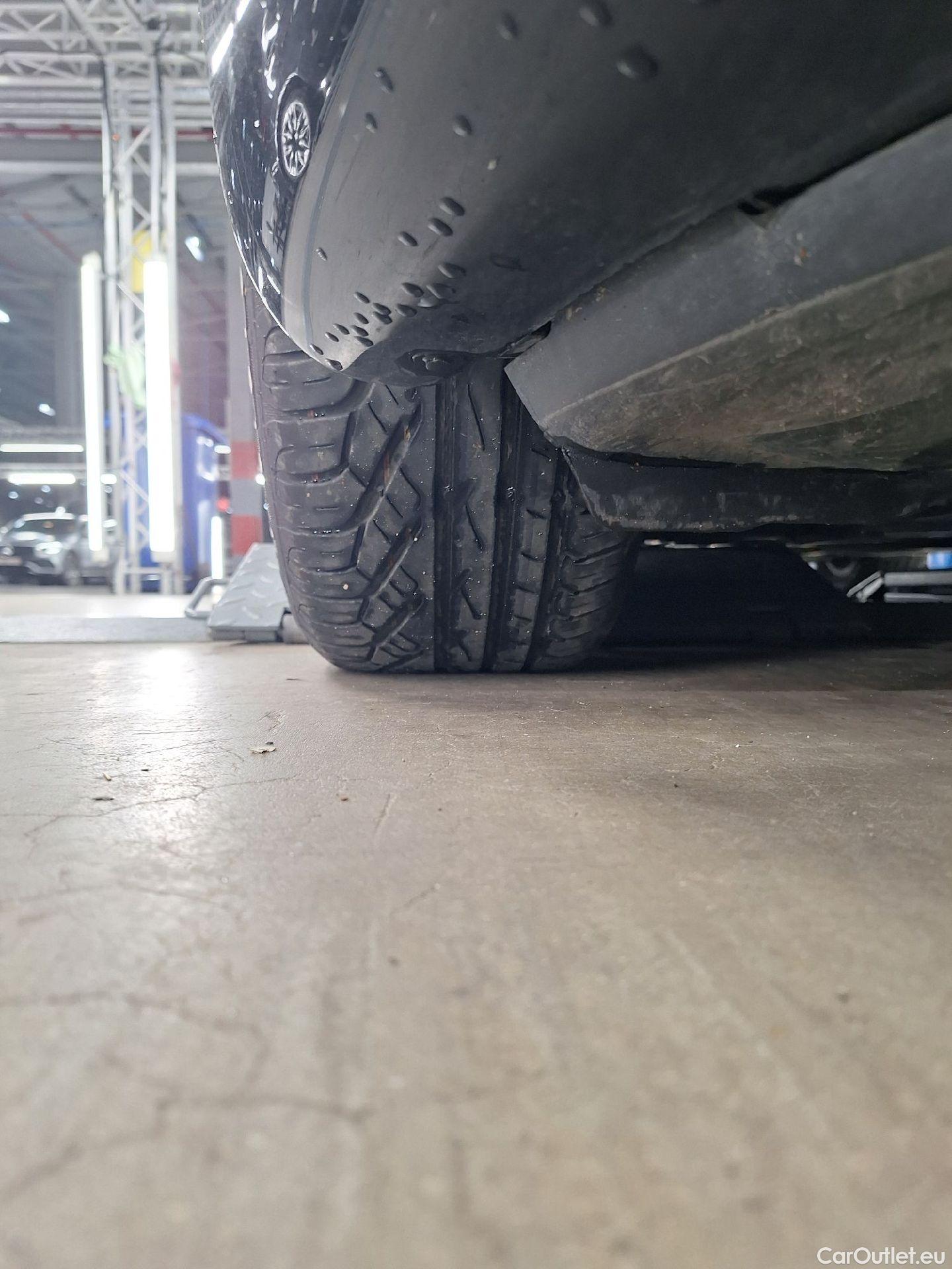  Mercedes  A-Klasse Mercedes, A-Class Berline '18, Mercedes-Benz  Limousine A 180 Business So #44