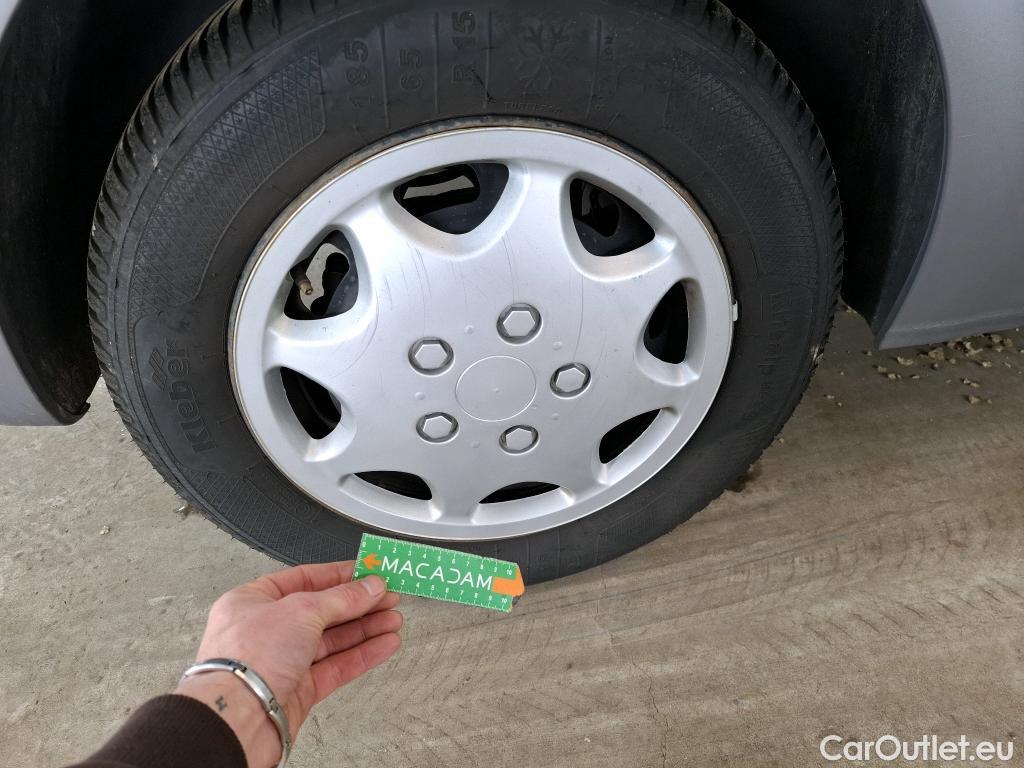  Peugeot  208  Affaire Premium 1.5 HDi 100CV BVM5 E6dT #52