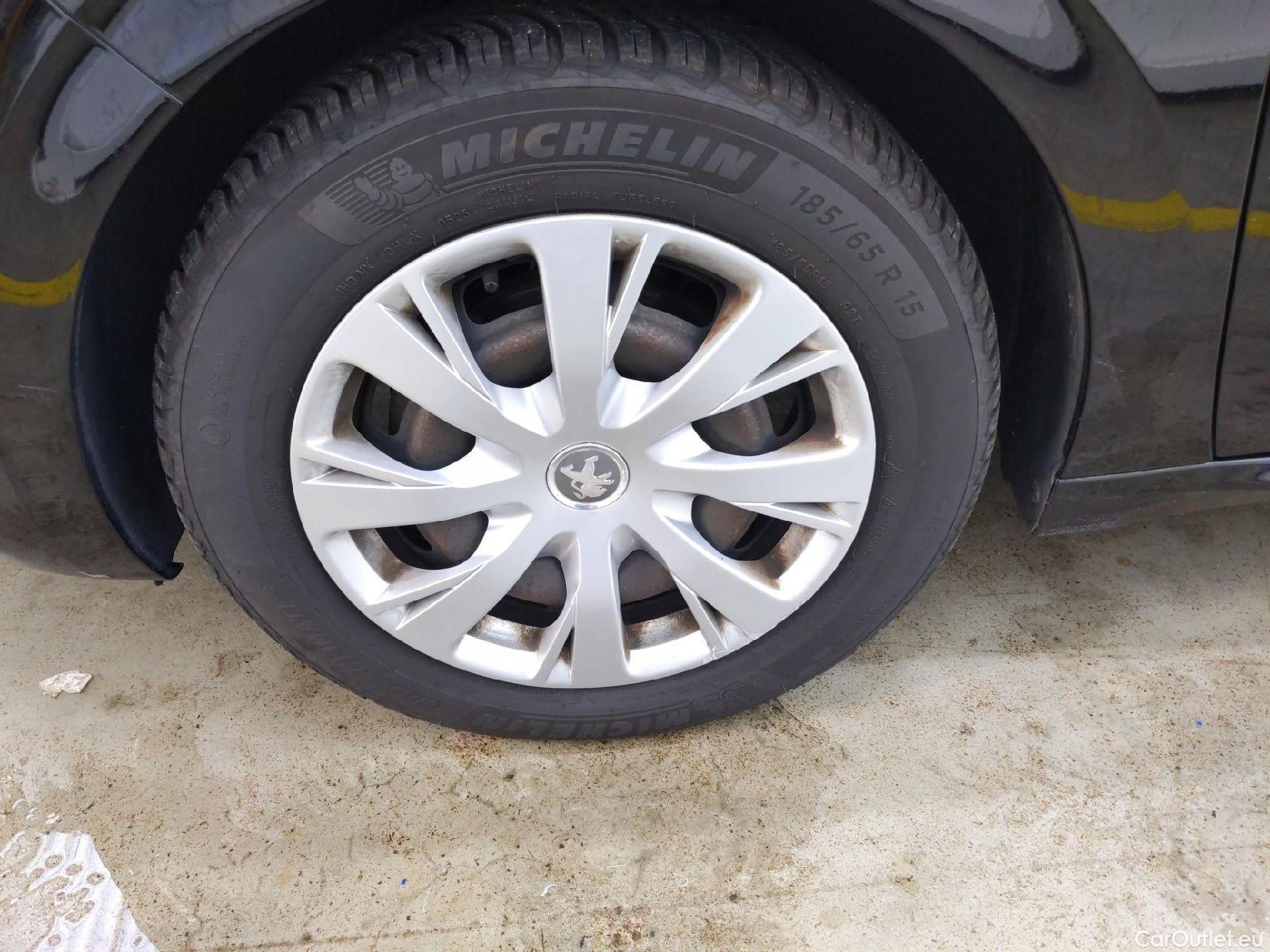  Peugeot  208  Affaire Premium Pack 1.5 HDi 100CV BVM6 E6dT #3