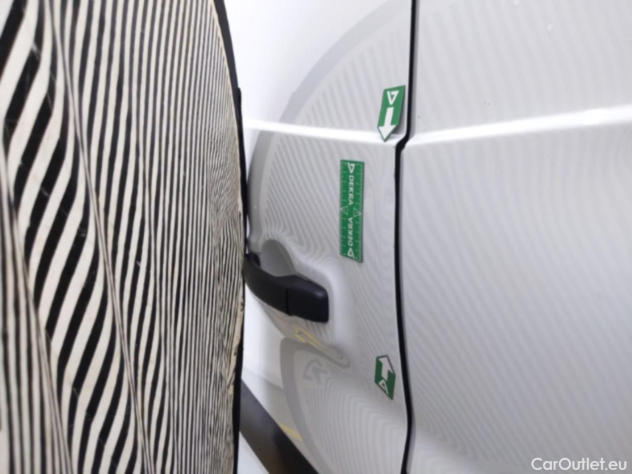  Renault  Trafic RENAULT  / 2021 / 4P / Fourgon tôlé CA GCF L1H1 3T Blue dCi 130 #18