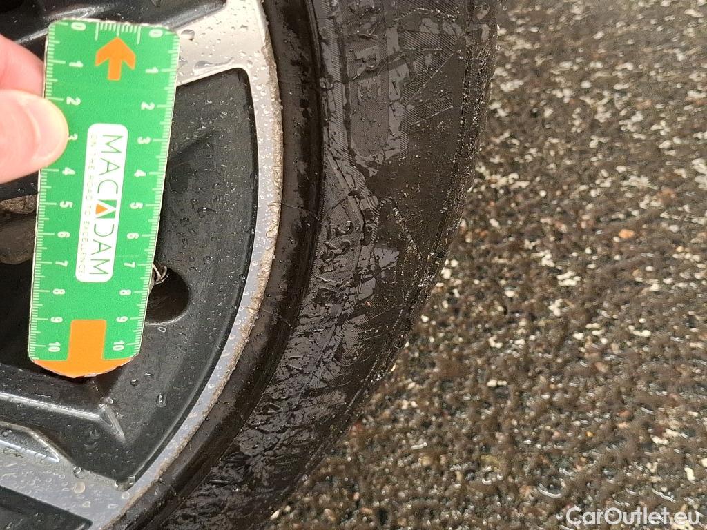  Bmw  Serie 1 BMW Série 1 / 2019 / 5P / Berline 116i Business Design #4