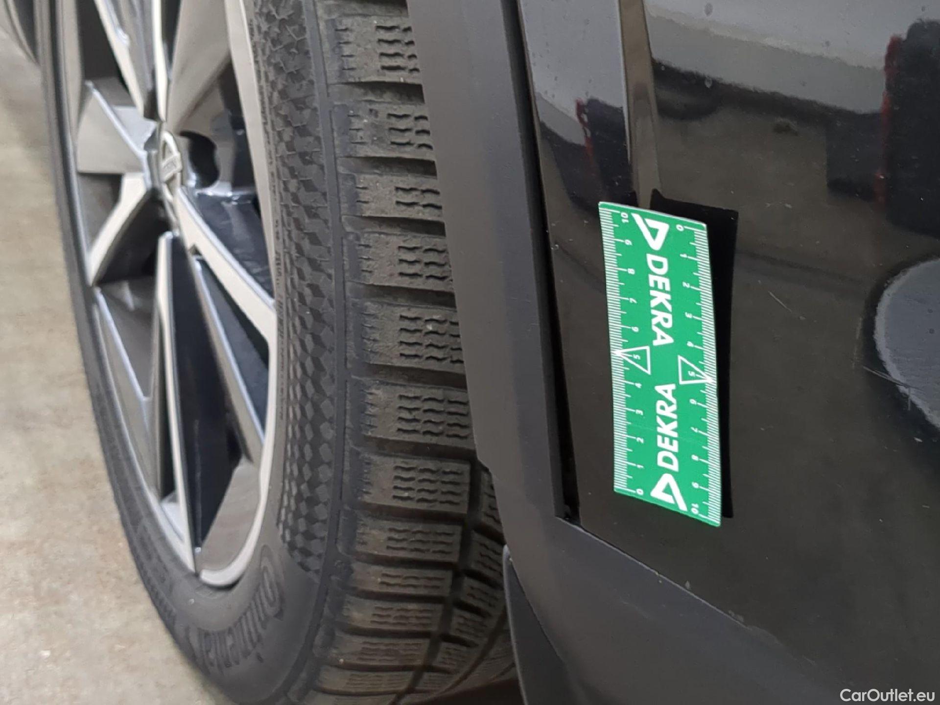  Nissan  Qashqai NISSAN  / 2021 / 5P / Crossover 1.3 MHEV 158ch Xtronic N-Style(SP) #9