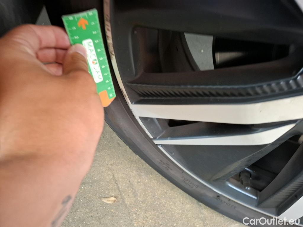  Peugeot  3008  / 2020 / 5P / SUV 1.6 HYBRID 225 E-EAT8 GT Pack / VO RECONDITIONNE / PHOTOS AVANT RECONDITIONNEMENT
 #9