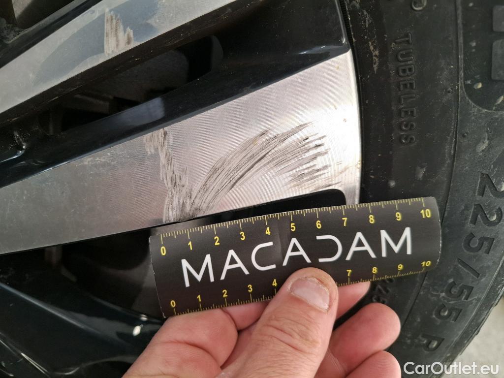  Peugeot  3008 PEUGEOT  / 2020 / 5P / SUV 1.6 HYBRID 225 E-EAT8 GT #9