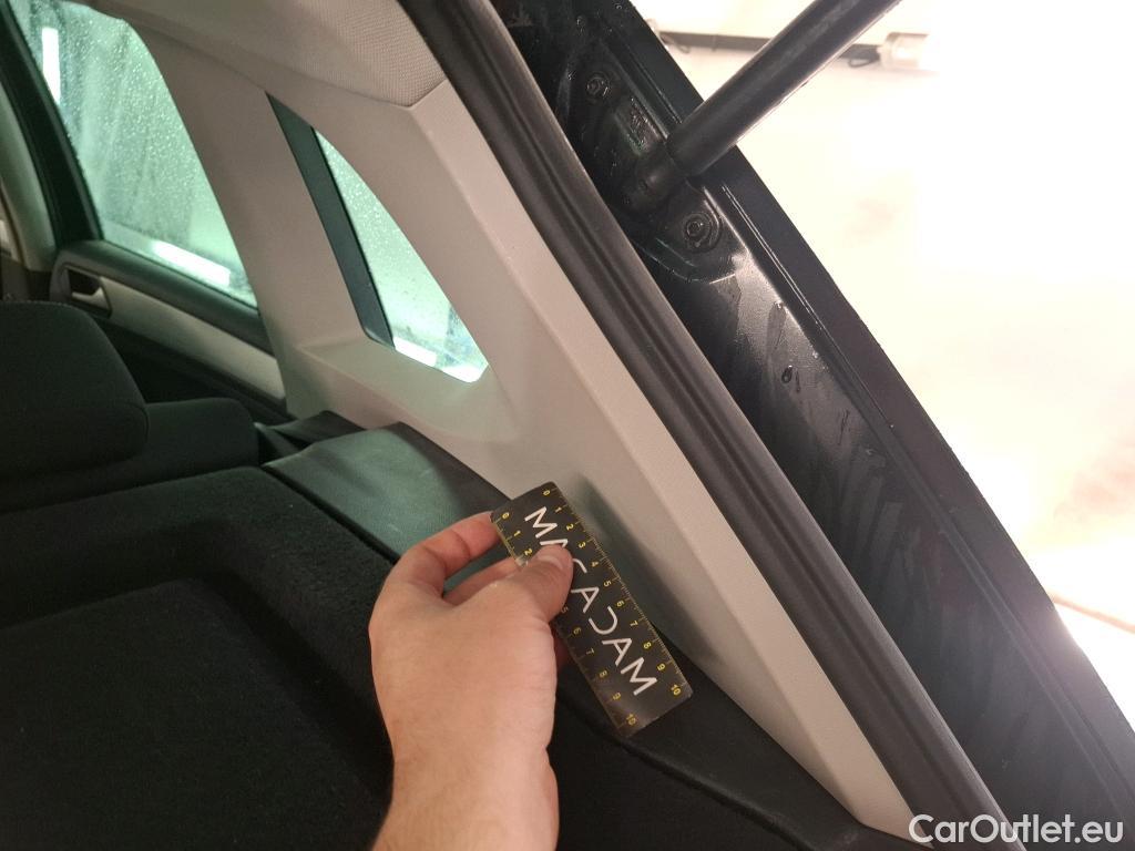  Volkswagen  Tiguan VOLKSWAGEN  / 2016 / 5P / SUV 2.0 TDI 150 DSG7 Confortline Business #4