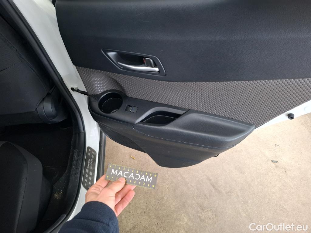  Toyota  C-HR TOYOTA  / 2016 / 5P / SUV 2.0 HYBRIDE 184 DISTINCTIVE #28