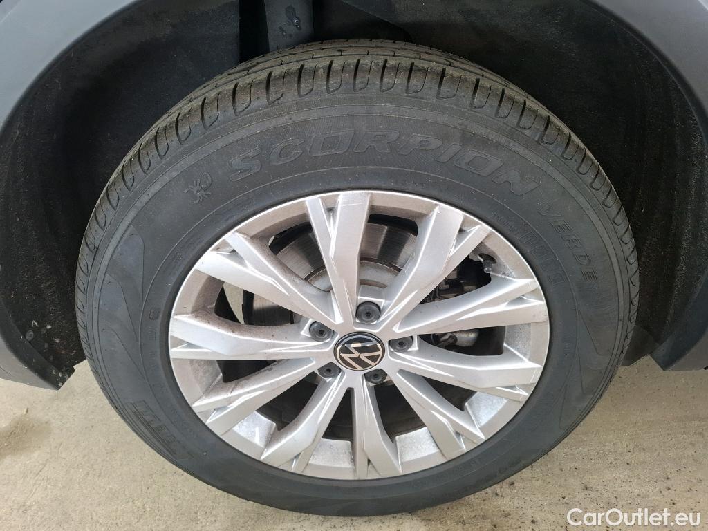  Volkswagen  Tiguan VOLKSWAGEN  / 2020 / 5P / SUV 2.0 TDI 150 DSG7 Life Business #24