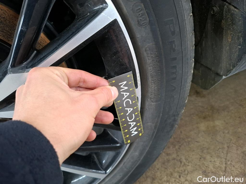  Toyota  C-HR TOYOTA  / 2016 / 5P / SUV 2.0 HYBRIDE 184 DISTINCTIVE #54