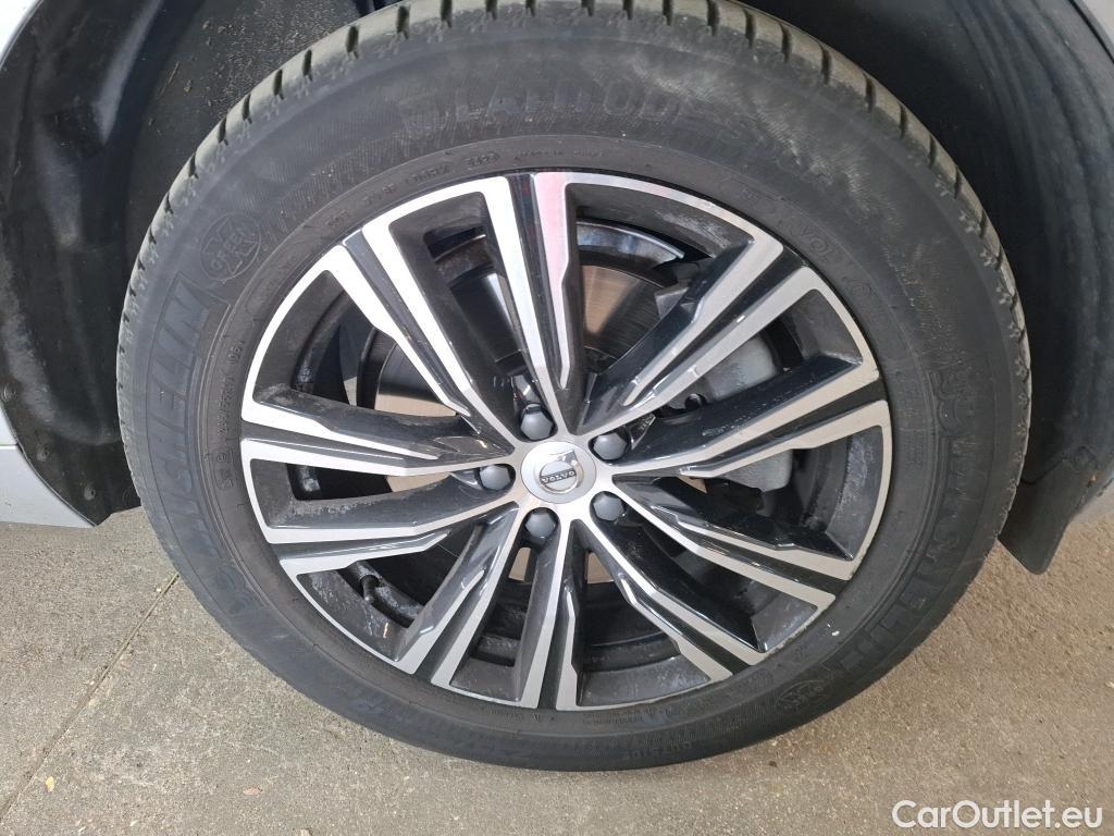  Volvo  XC60 VOLVO  / 2021 / 5P / SUV B4 197 GearTronic 8 Inscription #24