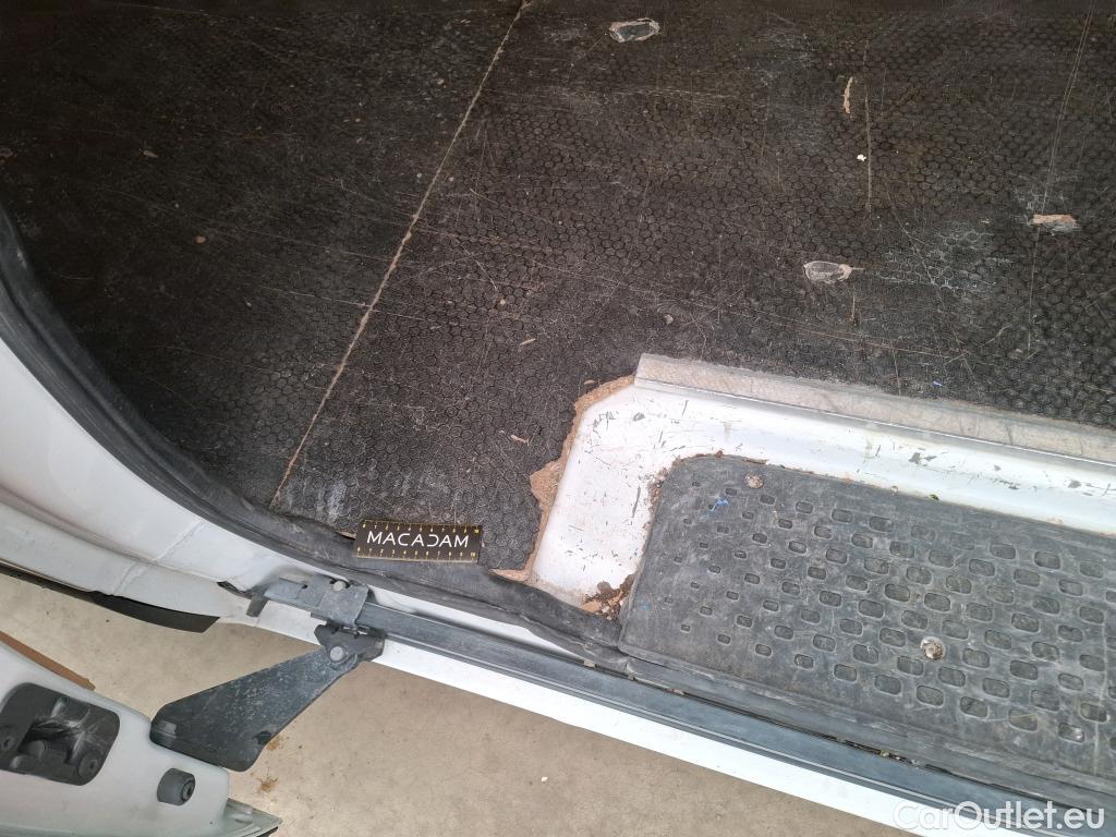  Renault  Trafic  Fourgon L2H1 3T Grand Confort 2.0 dCi 130CV BVM6 E6d #16