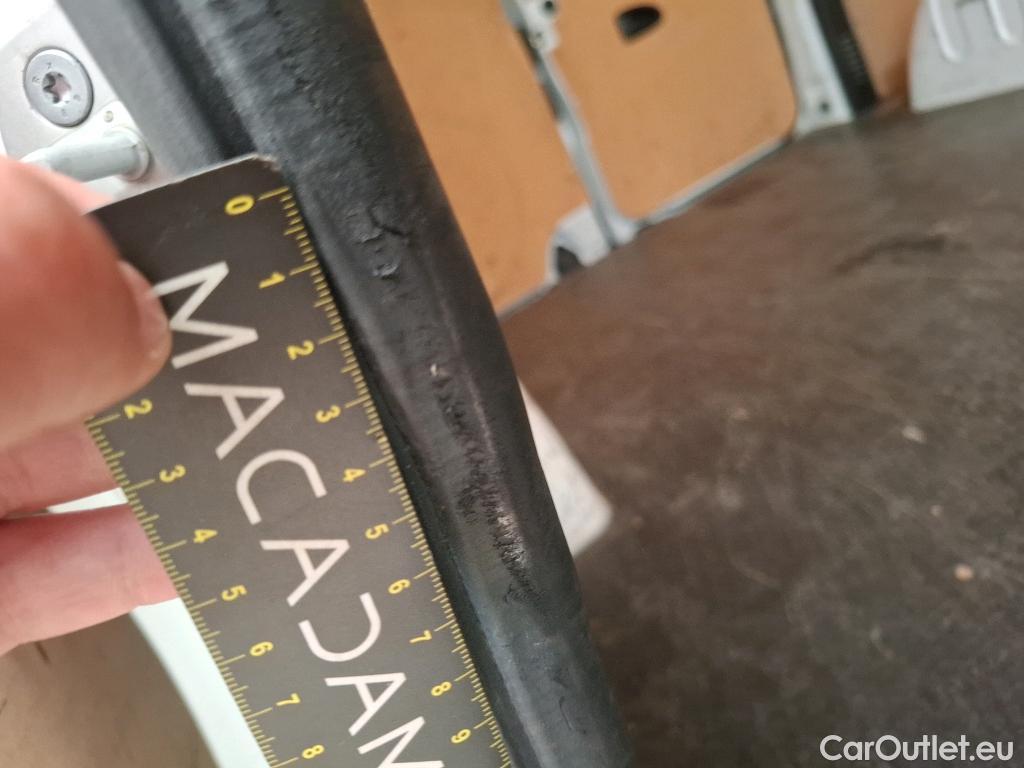  Renault  Trafic  Fourgon L2H1 3T Grand Confort 2.0 dCi 130CV BVM6 E6d #17