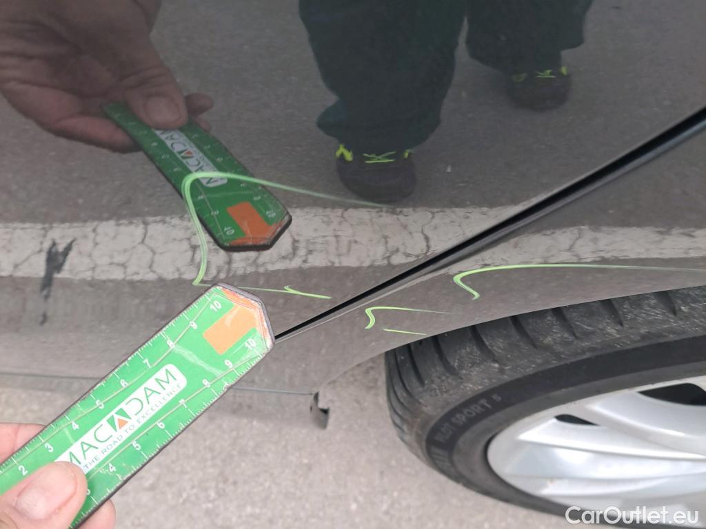  Bmw  Serie 1 BMW  / 2019 / 5P / berlina con portón 118i #6