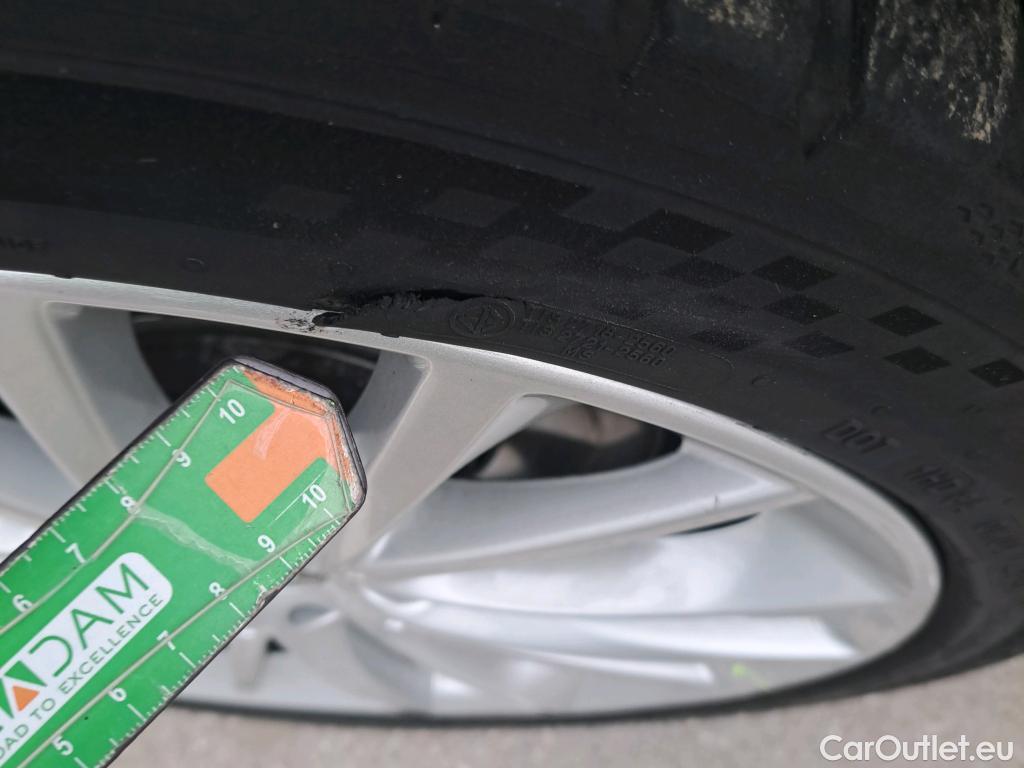  Bmw  Serie 1 BMW  / 2019 / 5P / berlina con portón 118i #12