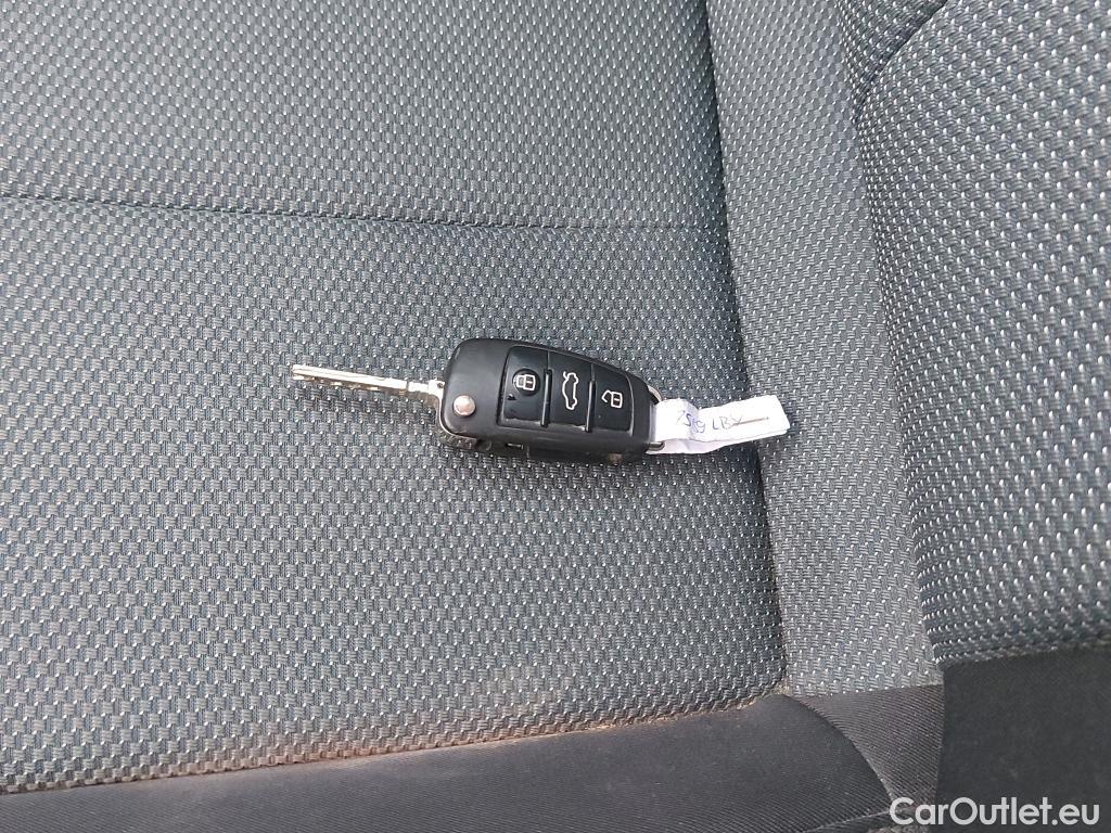  Audi  Q2 AUDI  / 2016 / 5P / todoterreno Design 30 TFSI 85kW (116CV) #2