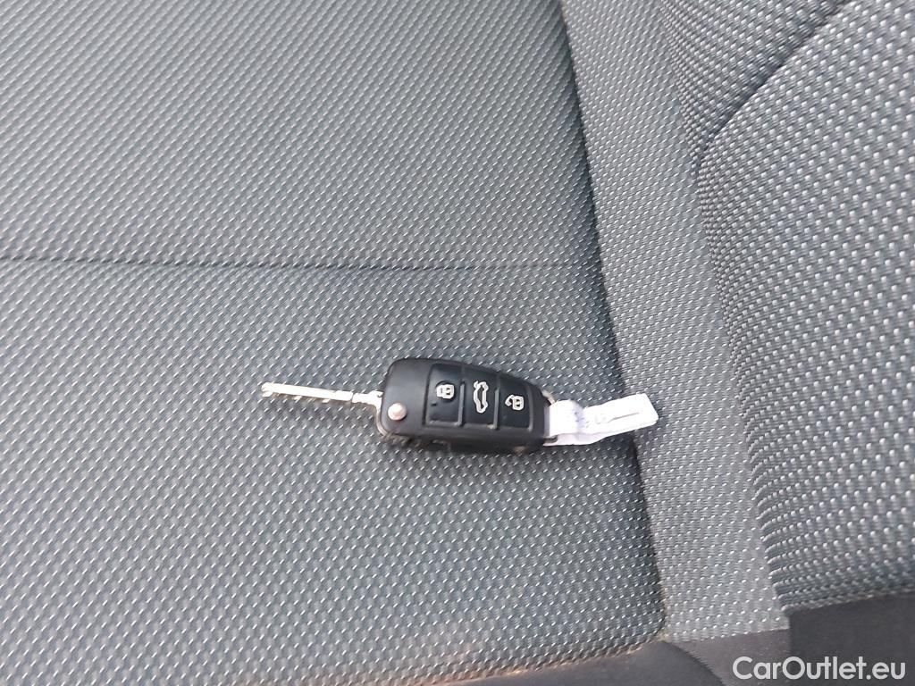  Audi  Q2 AUDI  / 2016 / 5P / todoterreno Design 30 TFSI 85kW (116CV) #5