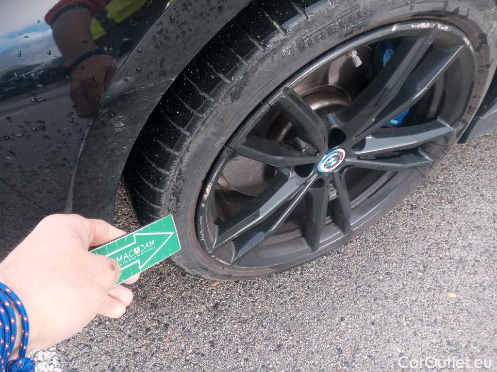  Bmw  Serie 3 BMW  / 2019 / 5P / familiar 330e xDrive Touring #9