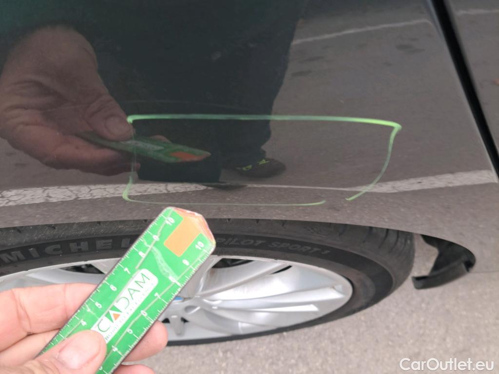  Bmw  Serie 1 BMW  / 2019 / 5P / berlina con portón 118i #8