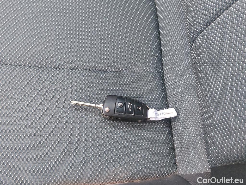  Audi  Q2 AUDI  / 2016 / 5P / todoterreno Design 30 TFSI 85kW (116CV) #6