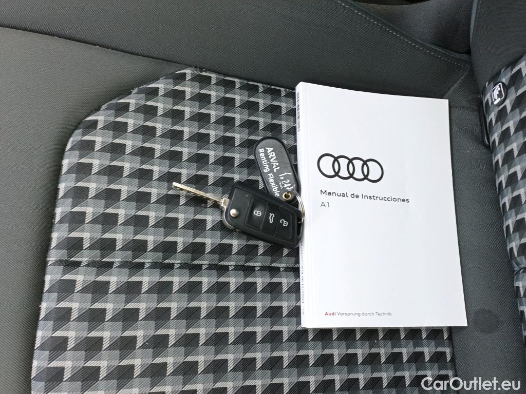  Audi  A1 Sportback AUDI A1 / 2018 / 5P / berlina con portón Sportback Adrenalin 30 TFSI 81kW (110CV)(SP) #1