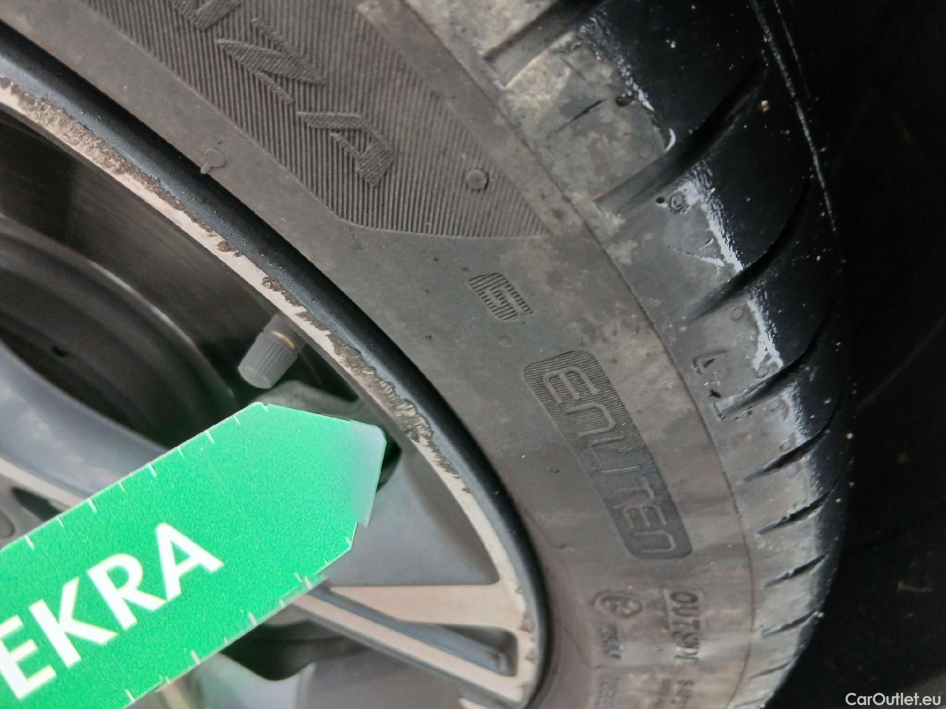  Hyundai  i30 HYUNDAI  / 2020 / 5P / berlina con portón 1.0 TGDI N Line 30 Aniversario #3