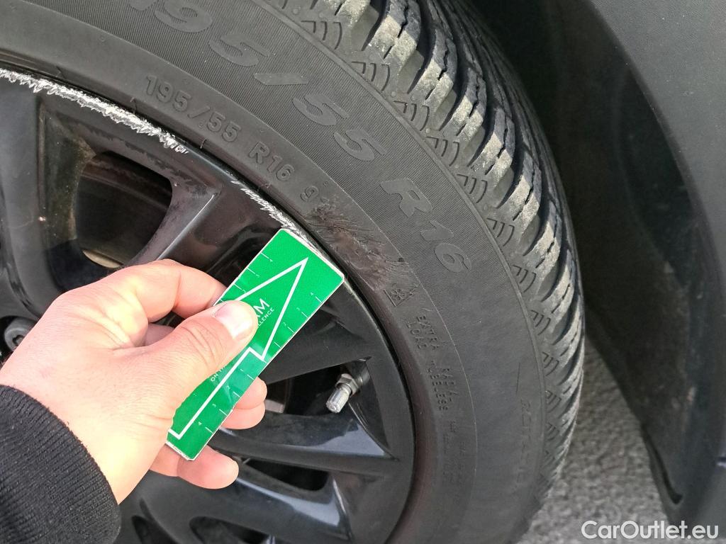  Mini  Cooper MINI MINI / 2014 / 5P / berlina con portón ONE 5 PUERTAS (CX) #3