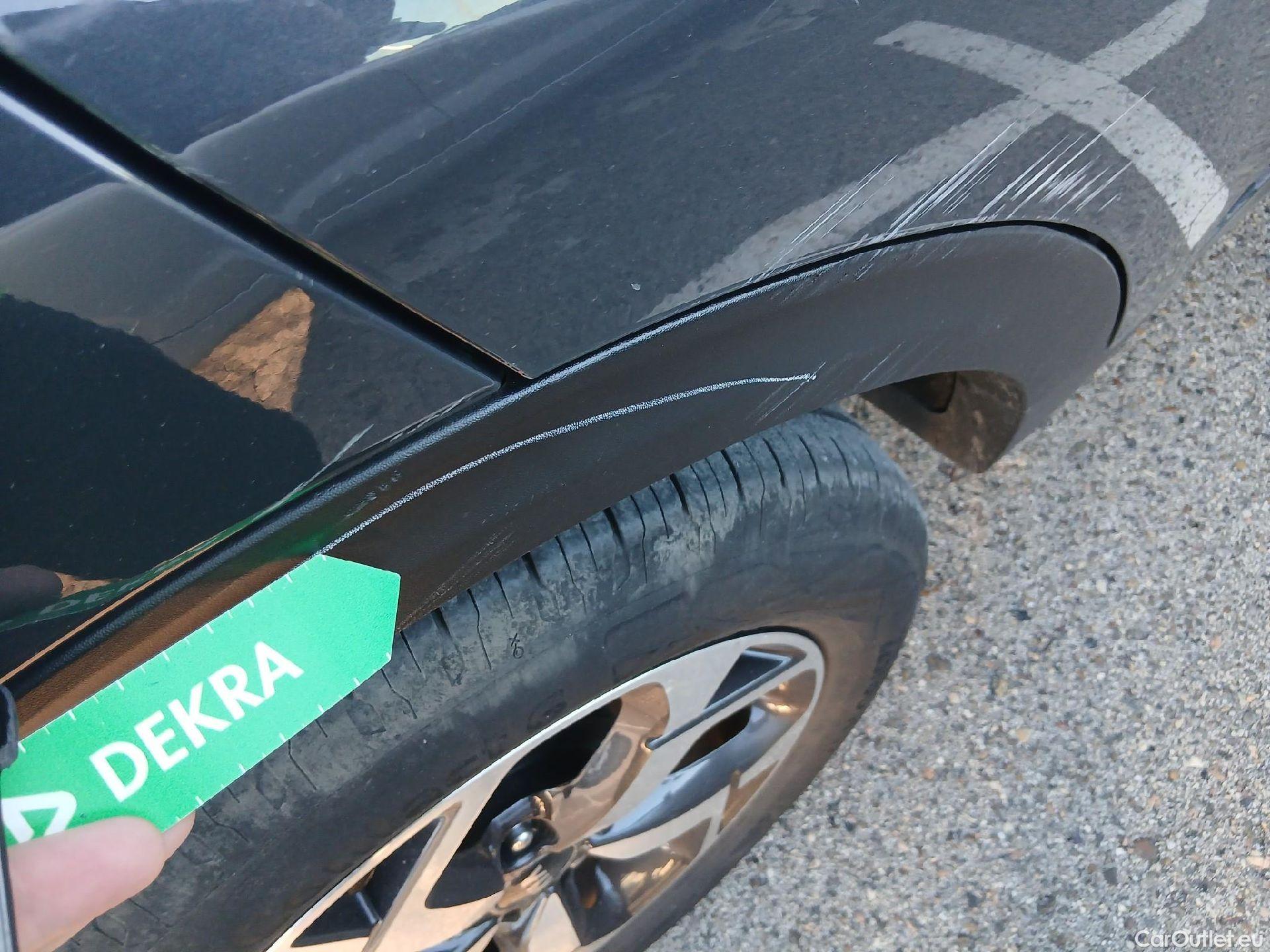  KIA  Sportage KIA  1.6MHEV Drive 100kW(136CV) 4x2(Crist Tintados) #25