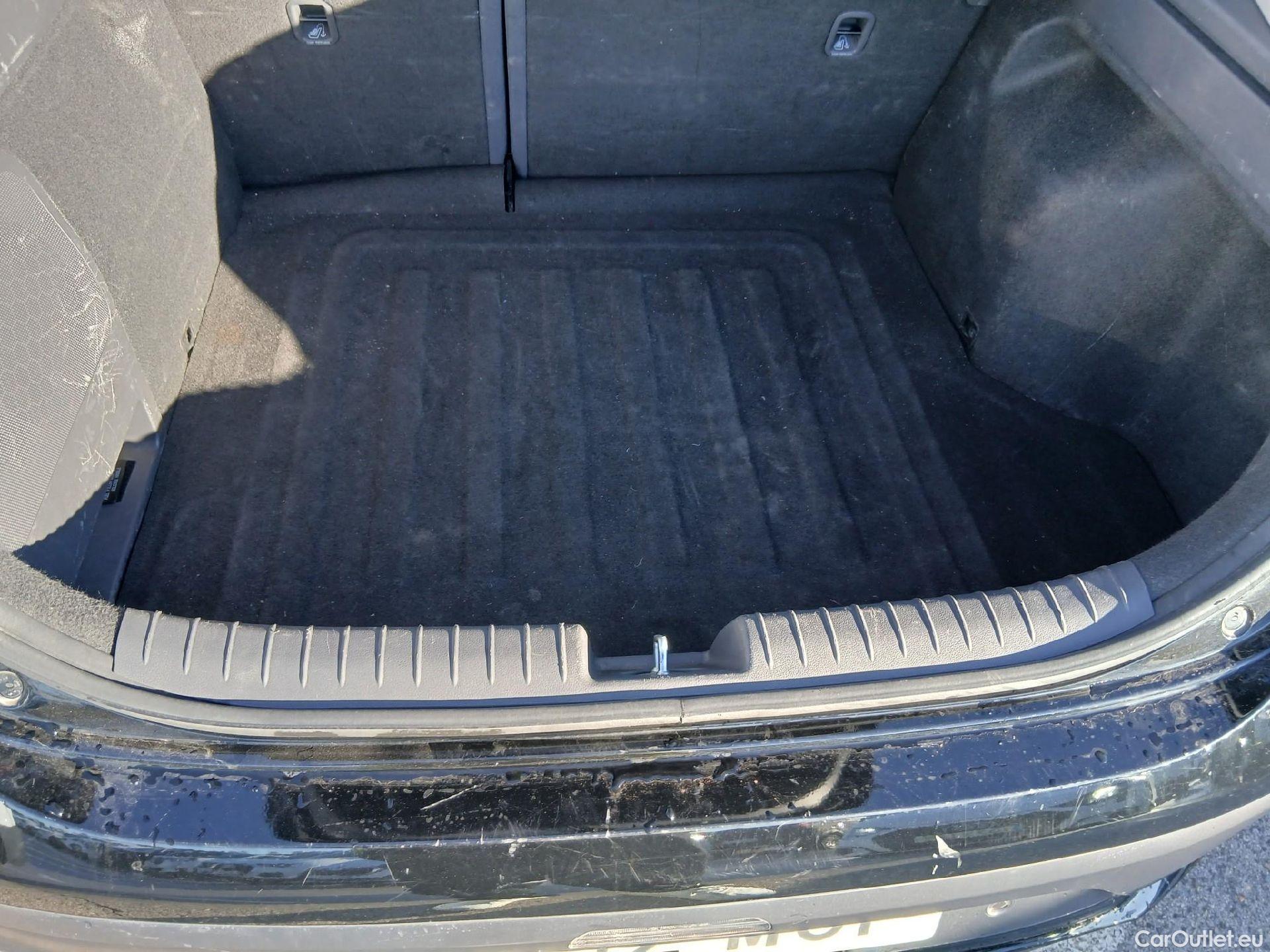  Hyundai   Ioniq HYUNDAI / 2019 / 5P / berlina con portón 1.6 GDI HEV Tecno DCT #36