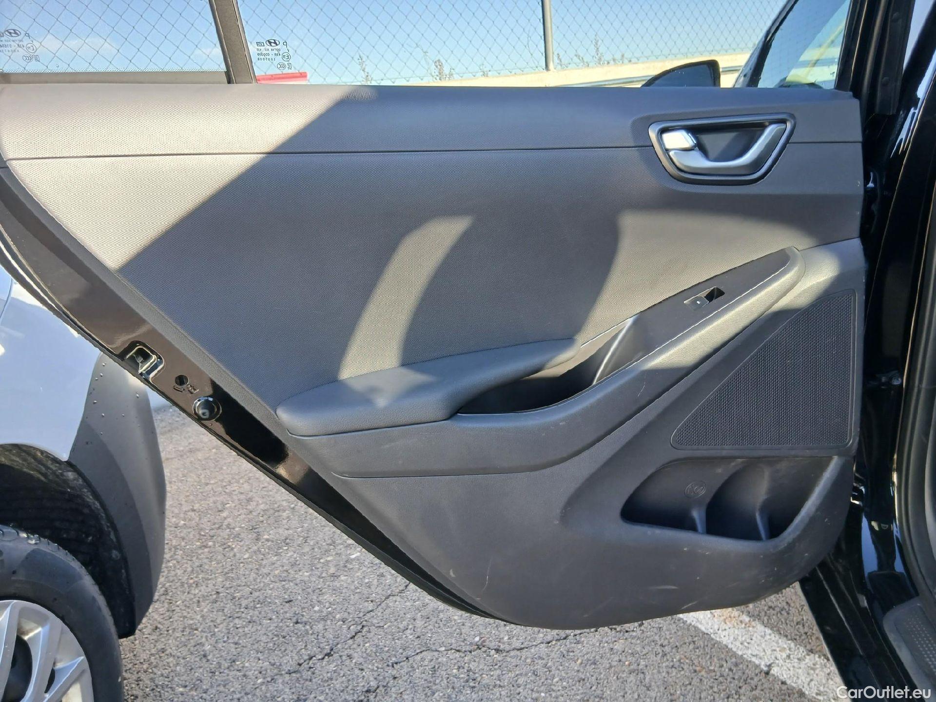  Hyundai   Ioniq HYUNDAI / 2019 / 5P / berlina con portón 1.6 GDI HEV Tecno DCT #54