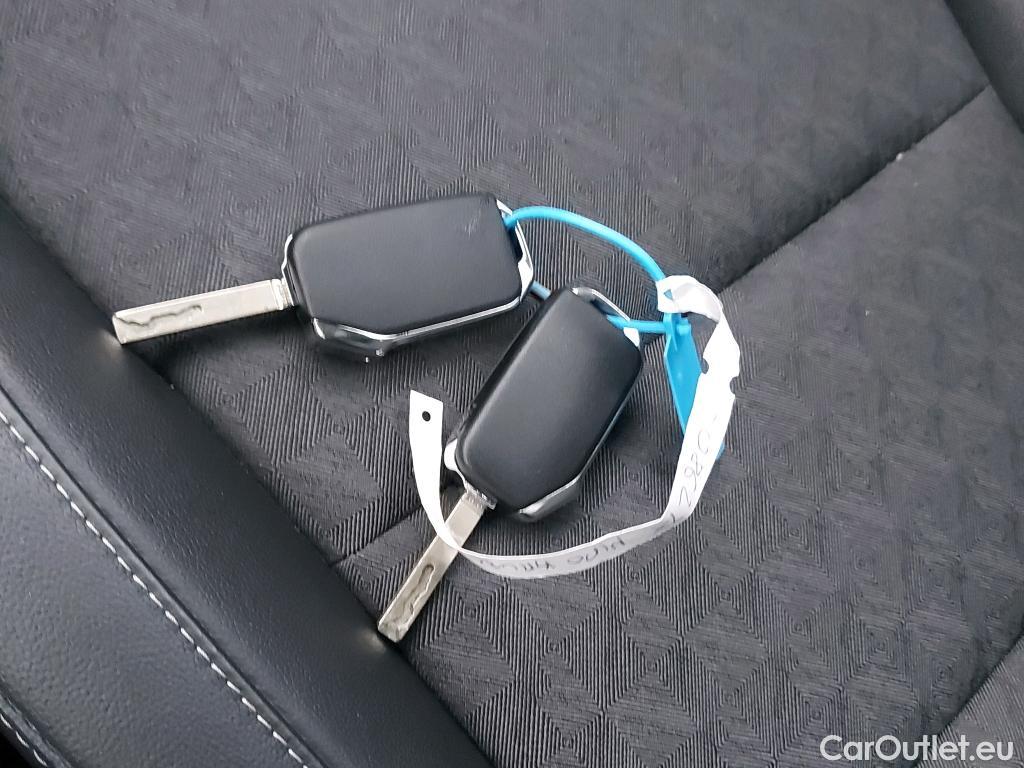  KIA  Niro KIA  / 2019 / 5P / crossover 1.6 GDi PHEV 104kW (141CV) Drive #3