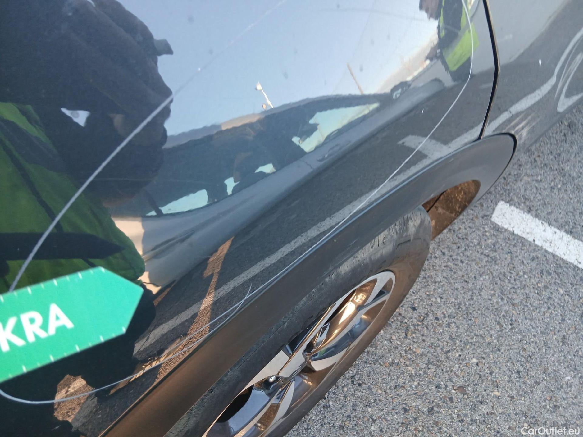  KIA  Sportage KIA  1.6MHEV Drive 100kW(136CV) 4x2(Crist Tintados) #22