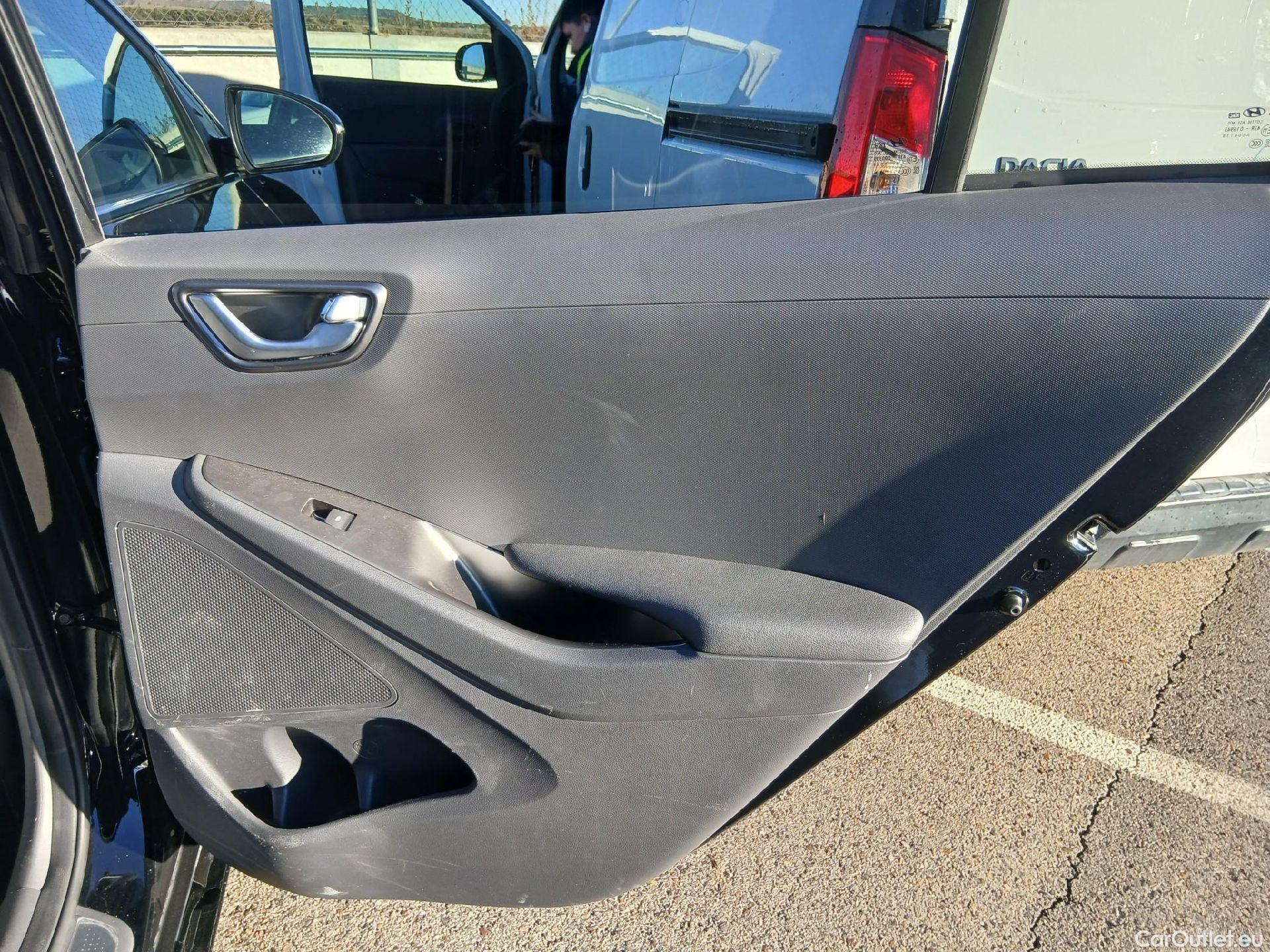  Hyundai   Ioniq HYUNDAI / 2019 / 5P / berlina con portón 1.6 GDI HEV Tecno DCT #52