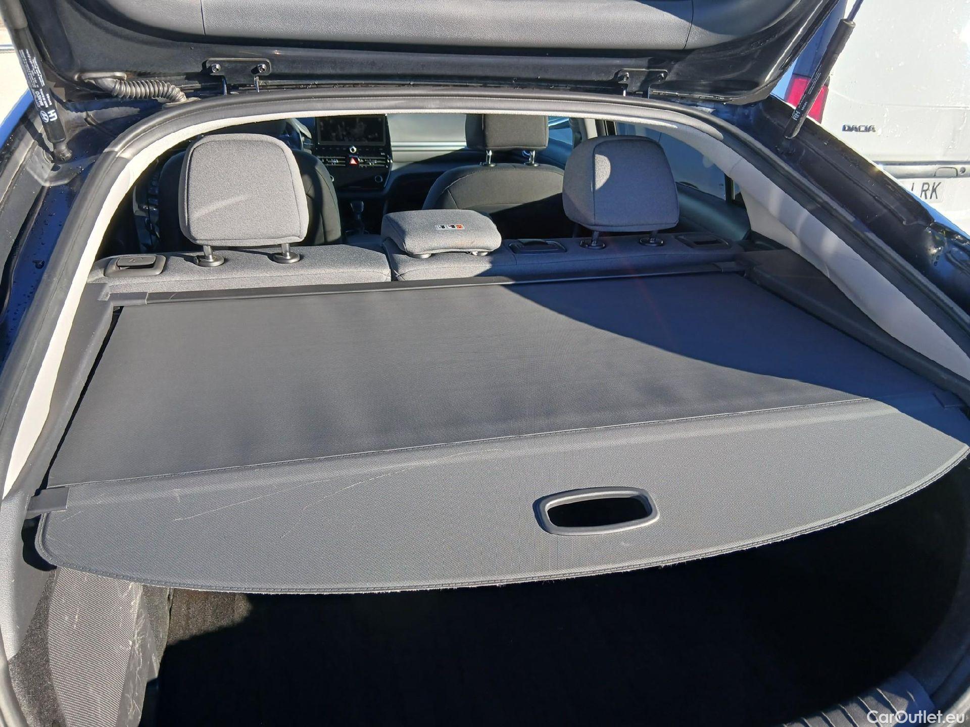  Hyundai   Ioniq HYUNDAI / 2019 / 5P / berlina con portón 1.6 GDI HEV Tecno DCT #28