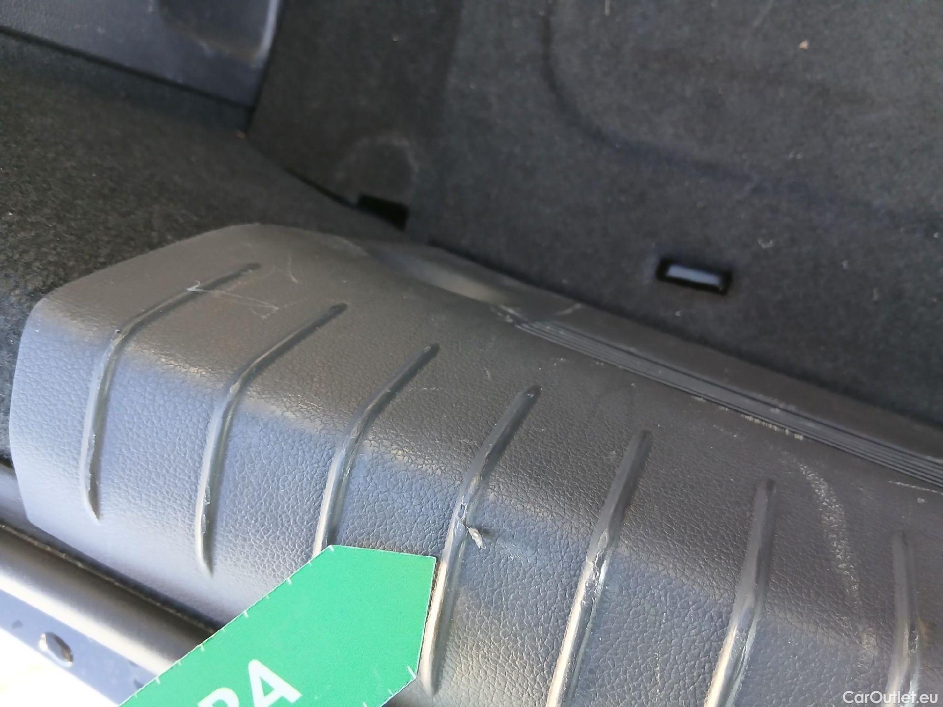  Hyundai   Ioniq HYUNDAI / 2019 / 5P / berlina con portón 1.6 GDI HEV Tecno DCT #35