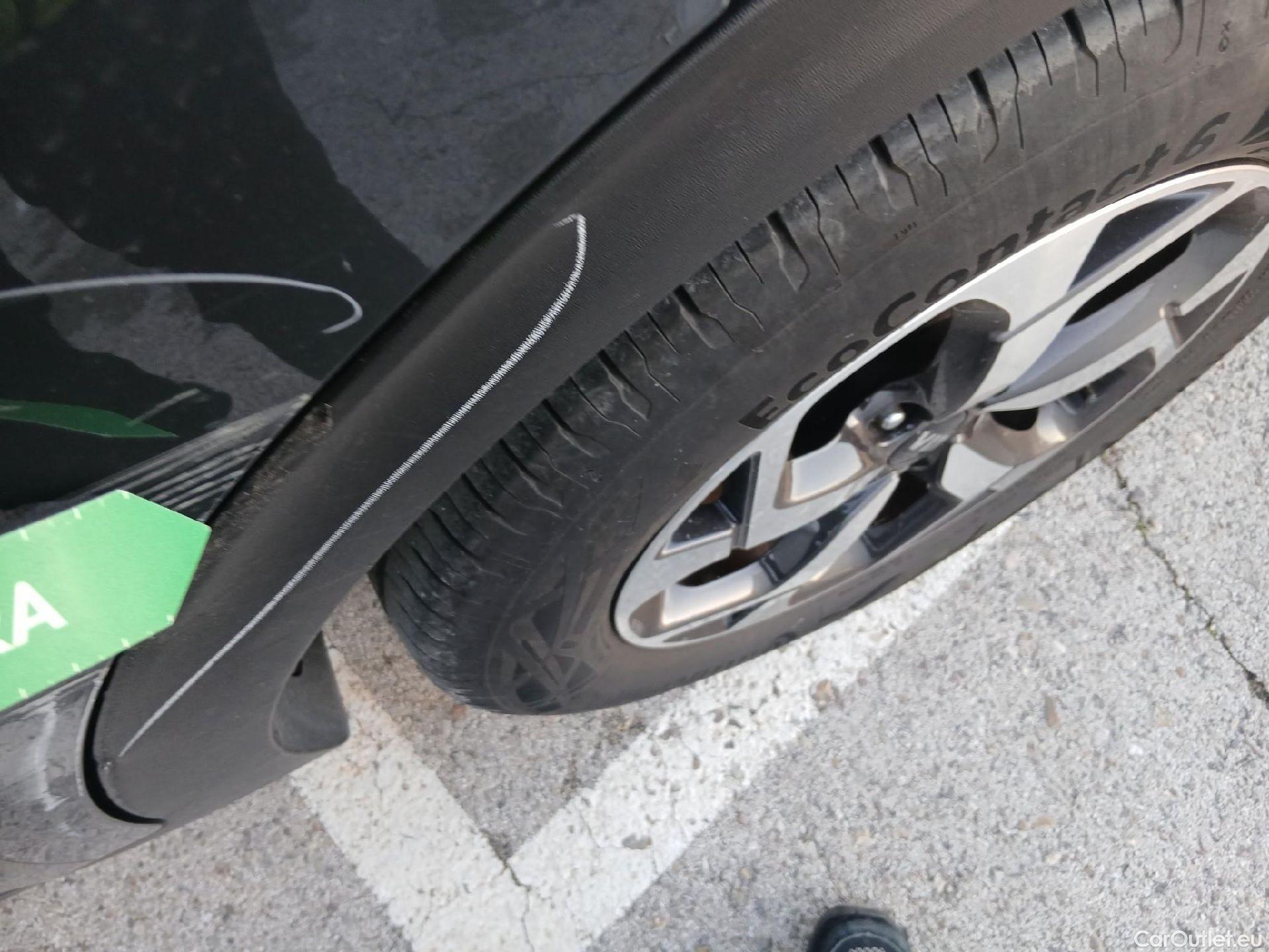  KIA  Sportage KIA  1.6MHEV Drive 100kW(136CV) 4x2(Crist Tintados) #18