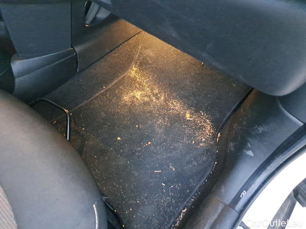  Mini  Cooper MINI MINI / 2014 / 5P / berlina con portón ONE 5 PUERTAS (CX) #28