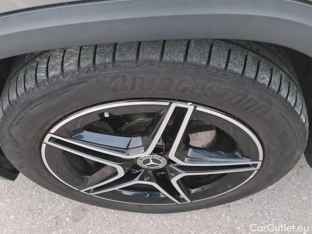  Mercedes  GLA MERCEDES-BENZ  / 2020 / 5P / todoterreno  220 D 4MATIC #4