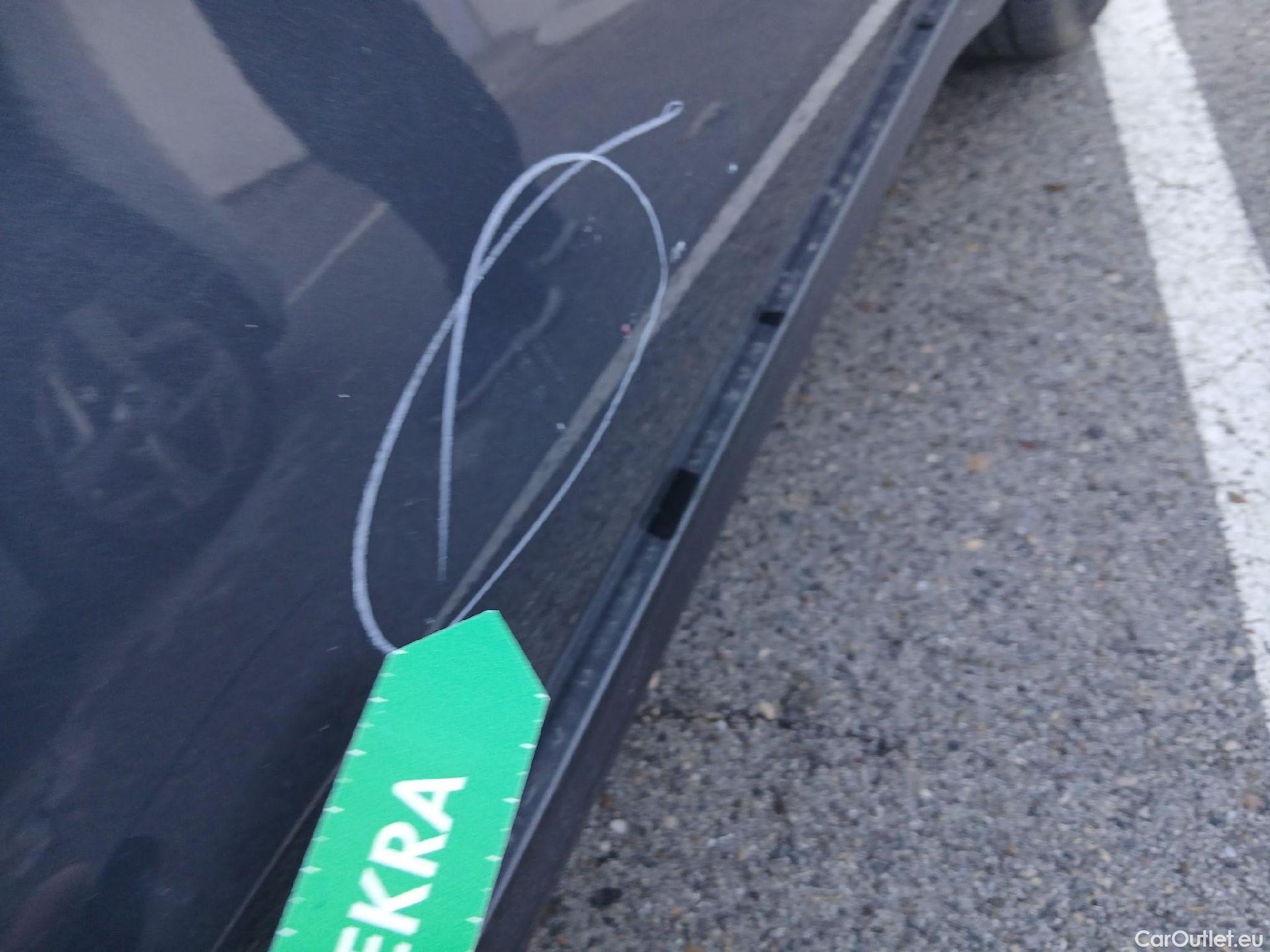  KIA  Sportage KIA  1.6MHEV Drive 100kW(136CV) 4x2(Crist Tintados) #29