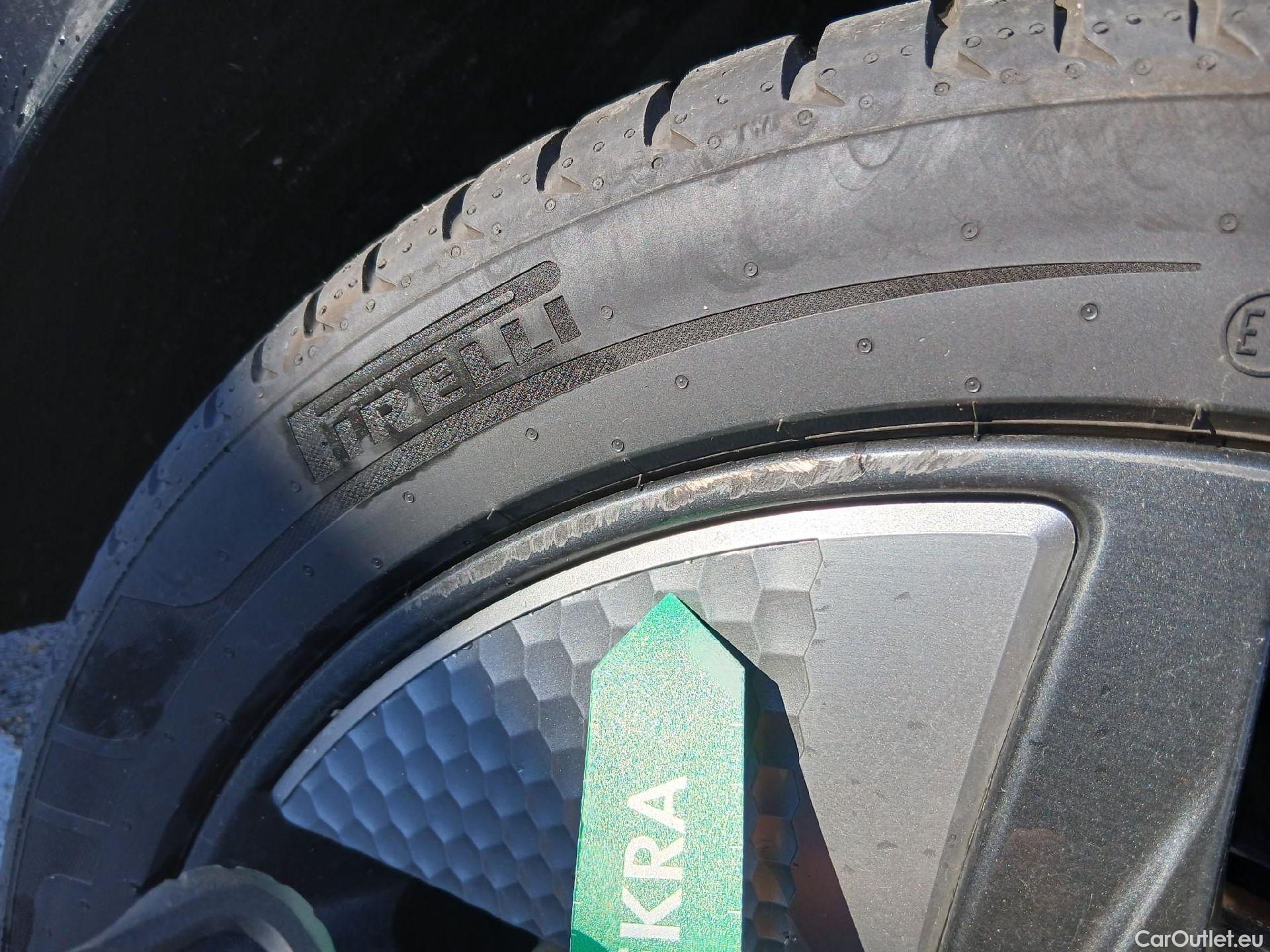  Hyundai   Ioniq HYUNDAI / 2019 / 5P / berlina con portón 1.6 GDI HEV Tecno DCT #40