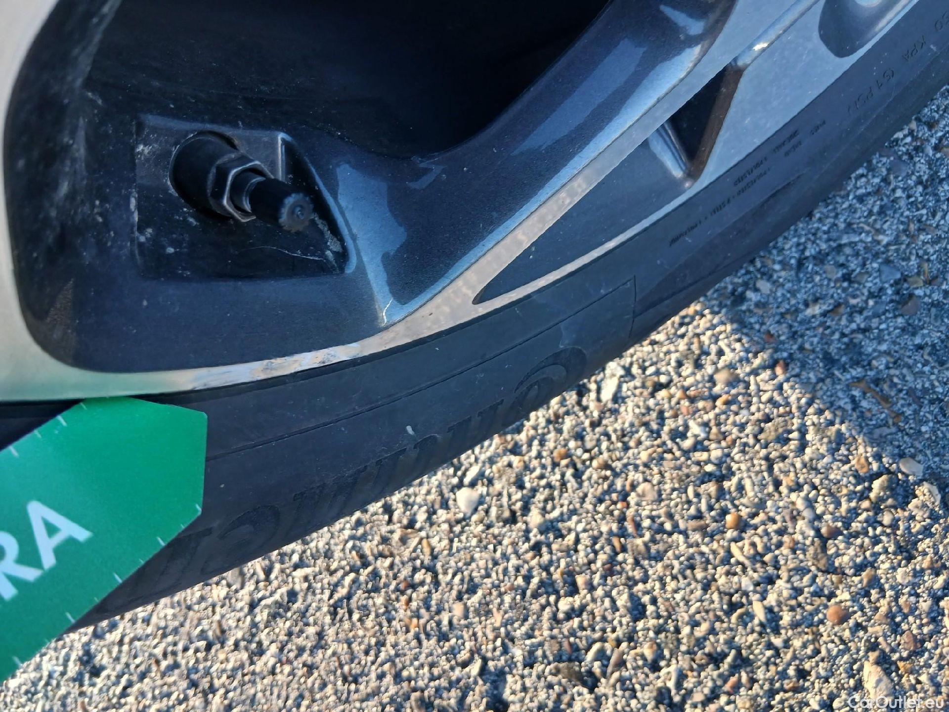  KIA  Sportage KIA  1.6MHEV Drive 100kW(136CV) 4x2(Crist Tintados) #3