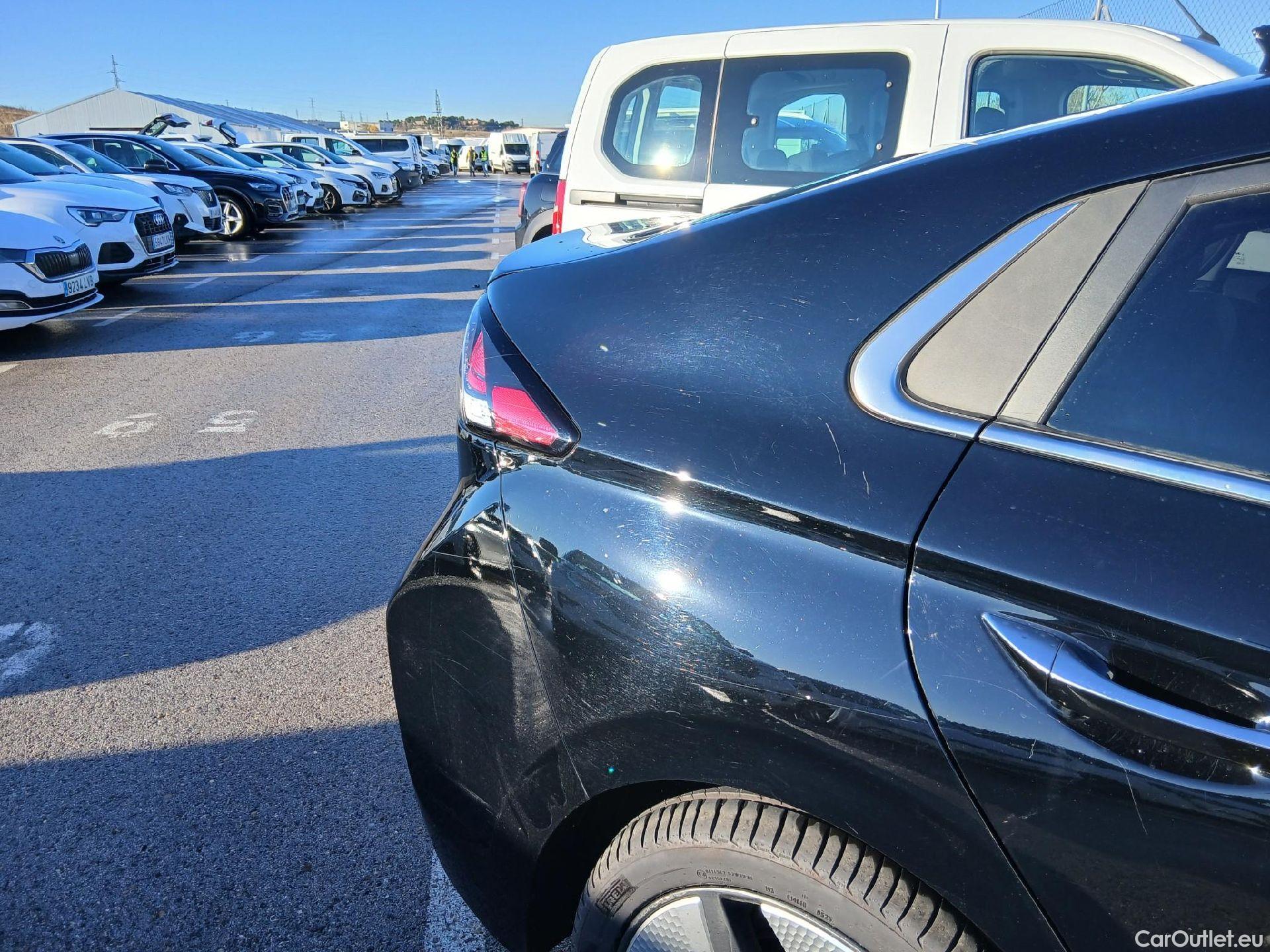  Hyundai   Ioniq HYUNDAI / 2019 / 5P / berlina con portón 1.6 GDI HEV Tecno DCT #39