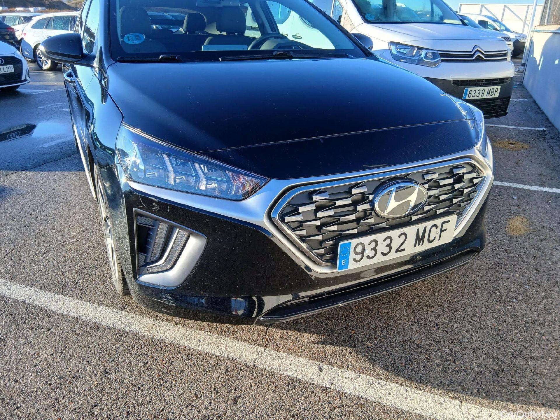  Hyundai   Ioniq HYUNDAI / 2019 / 5P / berlina con portón 1.6 GDI HEV Tecno DCT #3