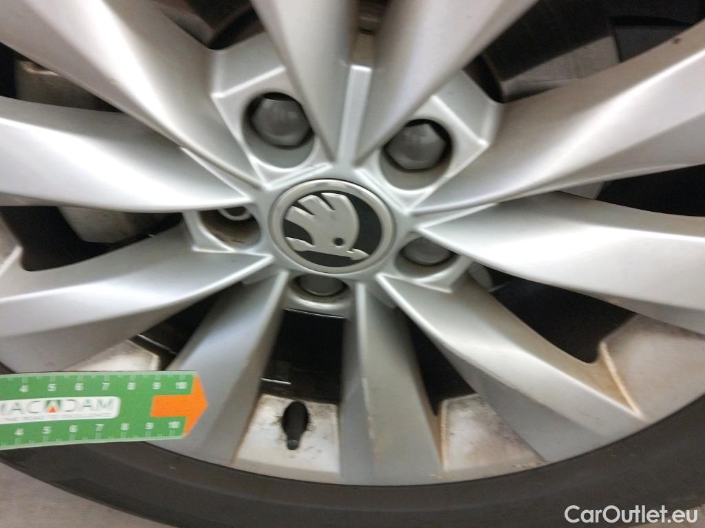  Skoda  KAMIQ SKODA  1.0 TSI 81kW (110CV) DSG Ambition #10