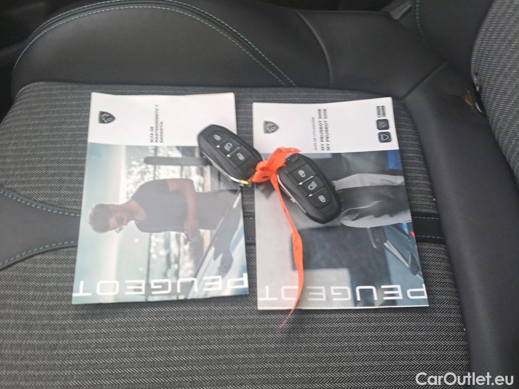  Peugeot  3008 PEUGEOT  / 2020 / 5P / todoterreno 1.5 BlueHDi 96kW (130CV) S&S Allure EAT8 #9