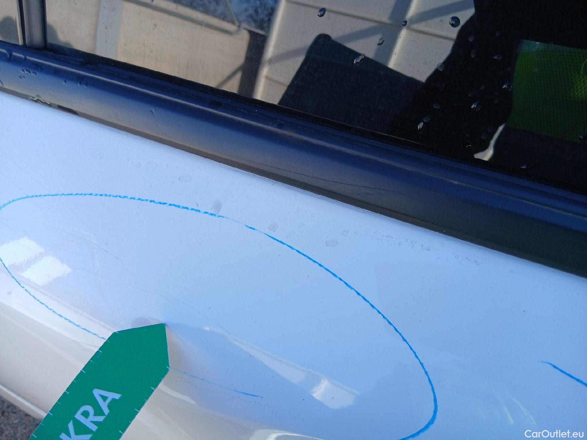  Peugeot  2008 PEUGEOT  / 2019 / 5P / todoterreno Allure BlueHDI 100 S&S BVM6 (CX) #28